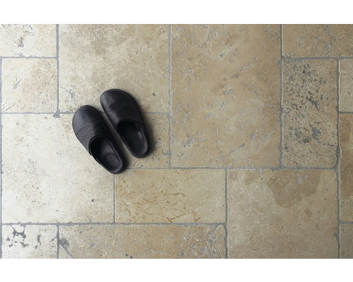 Golvplattor och tofflor