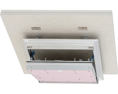 Öppnad inspektionslucka i taket