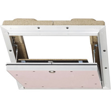 Öppen vindstrappa med vit ram