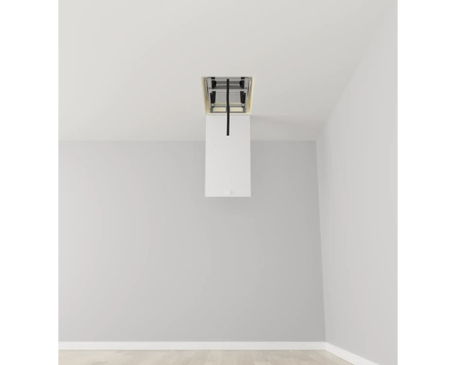 Utfälld vindstrappa i rummet.