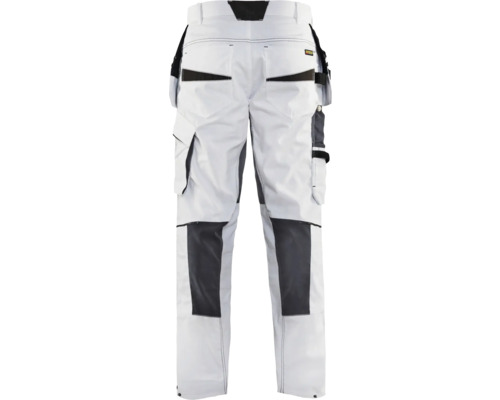 Vita arbetsbyxor med mörka knäförstärkningar och fickor