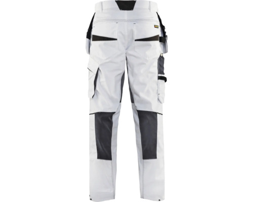 Vita arbetsbyxor med fickor och knäförstärkning bakifrån.