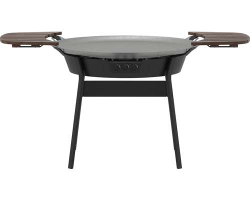 Eldstad med två sidobord och underrede