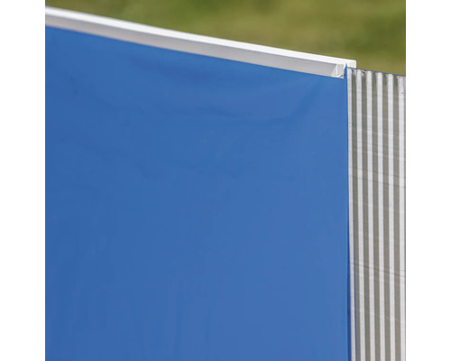 Blå skärmvägg med aluminiumram och lameller