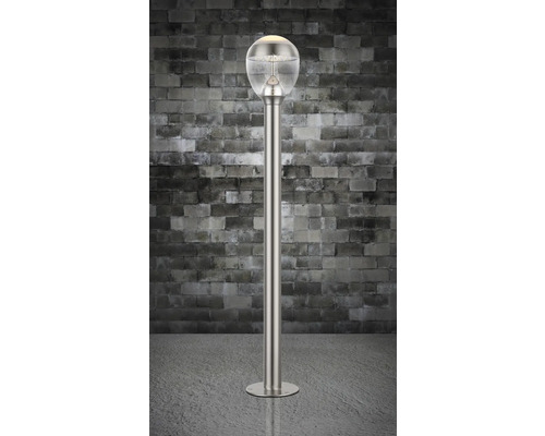 Silverfärgad utomhuslampa med sfärisk lampskärm