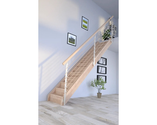 Trätrappa med metallräcke i ett ljust rum