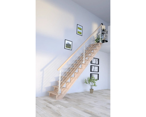 Trätrappa med rostfritt räcke i ett ljust rum.