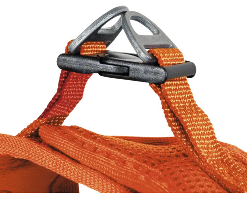 Detaljvy av en fallskyddssele med metallögla