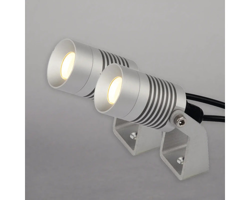 Två silverfärgade trädgårdsstrålkastare med jordspett