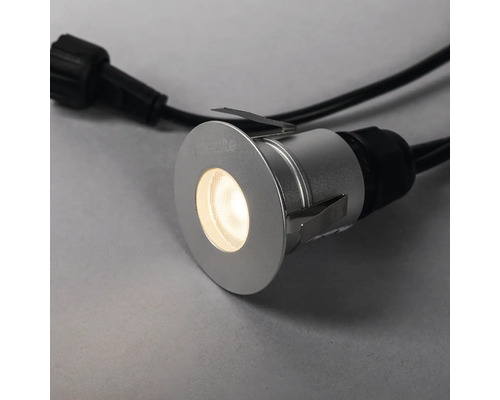 Infälld markspotlight av metall med LED-lampa