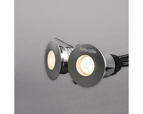 Två runda Hide-a-lite infällda spotlights med kablar