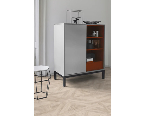 Modern skänk med skjutdörr och interna hyllor