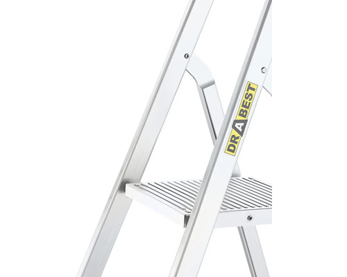 Detaljbild av en aluminiumstege med fotsteg och Dr. Best-logotyp.