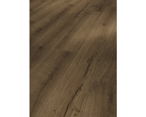 Närbild av laminatgolv med träutseende