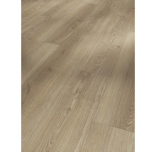 Närbild av laminatgolv med träutseende.