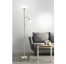 Golvlampa med läsarm i vardagsrummet