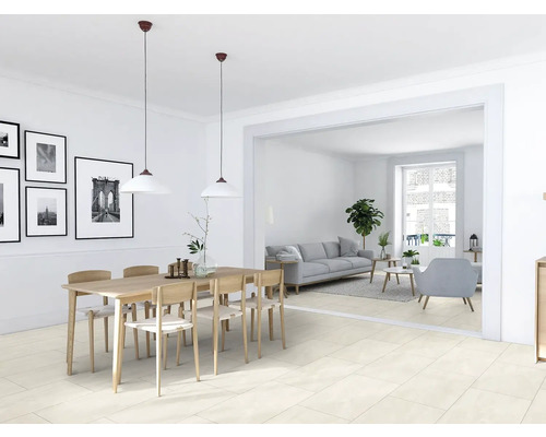 Ljust vardagsrum med matbord, stolar och klinkergolv