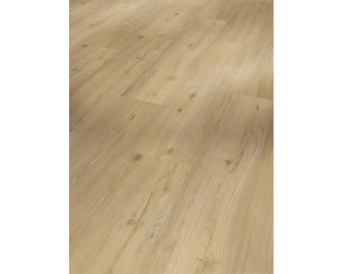 Vinylgolv lagt i träutseende.