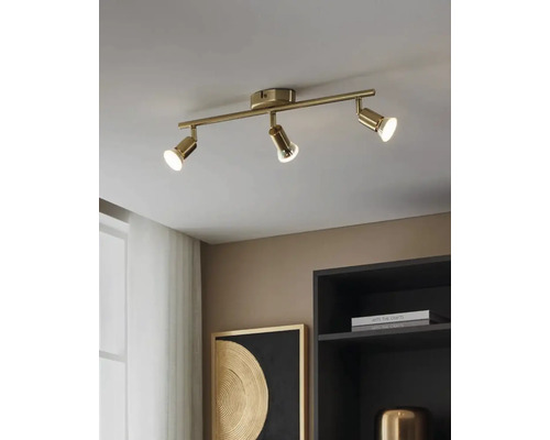 Taklampa med tre spotlights på en stång