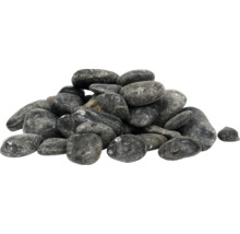 Hög med grå dekorativa stenar för trädgårds- och landskapsarkitektur