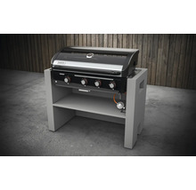 Gasolgrill med fyra brännare på ett underskåp