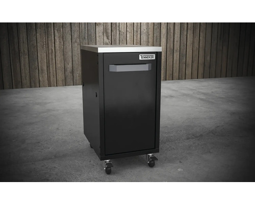 Tenneker verktygsskåp med en dörr och fyra hjul