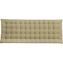 Lång, kviltad bänkdyna för inom- och utomhusbruk.