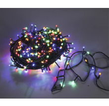 Ljusgirlang med färgade LED lampor