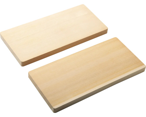 Två ljusa träbrädor