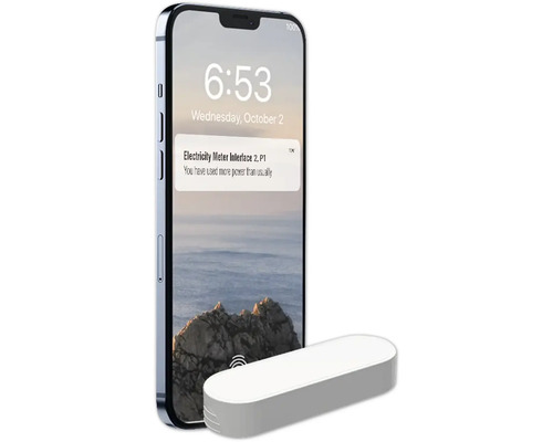 Smartphone med meddelande om ökad elförbrukning och tillhörande sensor