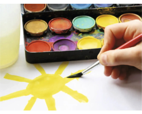 Akvarellfärger med pensel och målad sol