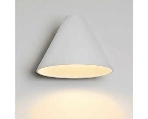 Vit vägglampa med konformad skärm