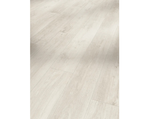 Detalj av ljust laminatgolv