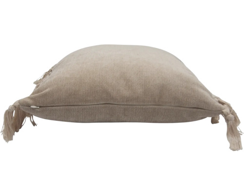 Dekorativ kudde med tofsar i hörnen