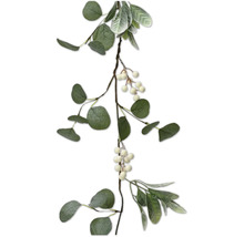 Eukalyptusgirlang med bär för dekoration