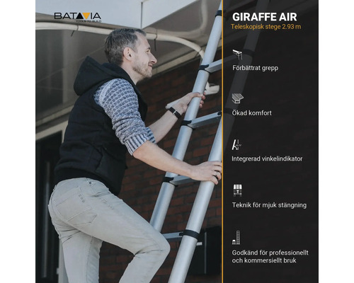 Man klättrar på en teleskopisk aluminiumstege med en höjd på 2,93 meter.