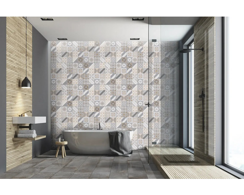 Modernt badrum med fristående badkar, dusch och mosaikplattor