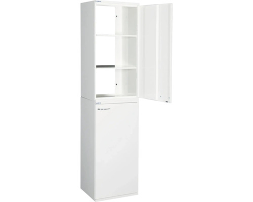 Vitt badrumsskåp med öppen dörr och hyllor