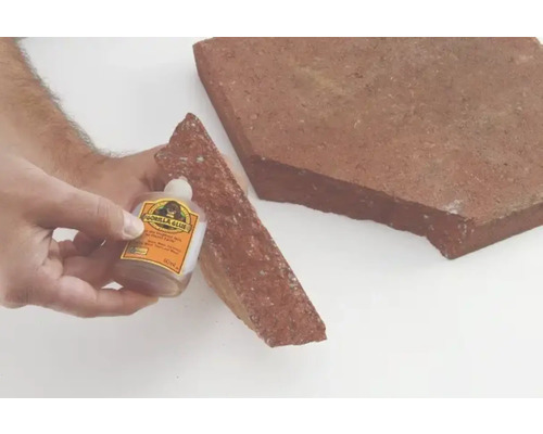 Gorilla Glue lim och gatstenar sätts ihop.