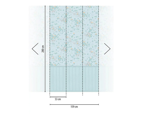 Mått på en mönstrad tapet med blad- och fiskmotiv, höjd 280 cm, bredd 159 cm
