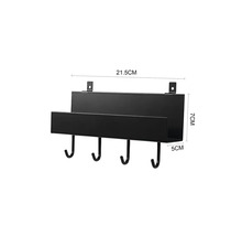 Vägghylla med fyra krokar och förvaringsfack