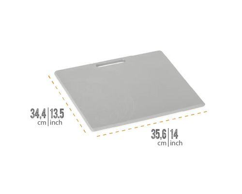 Grå skärbräda med handtag och måtten 34,4 x 35,6 centimeter