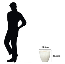 Blomkruka som mäter 26,5 cm gånger 25,5 cm