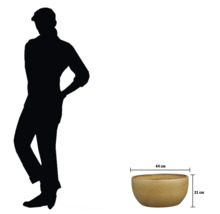 Skål som mäter 44 cm gånger 21 cm