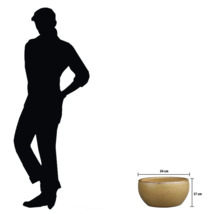 Dekorativ planteringsskål som mäter 34 cm gånger 17 cm.