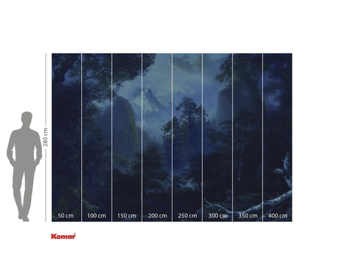 Komar fototapet med skogslandskap och måttangivelser.