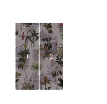 Två tapetvåder med växtmotiv.