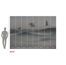 Fototapet med tranor som flyger över ett bergslandskap