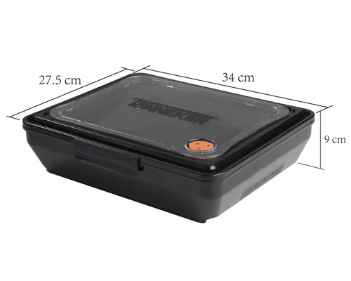 Svart matlåda i plast med måtten 34 x 27,5 x 9 centimeter.