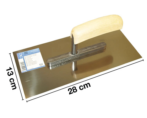 Glättningslev med trähandtag och en bladlängd på 28 x 13 cm.